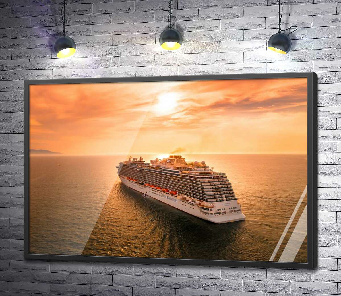 постер Круїзний лайнер в помаранчевих променях заходу сонця