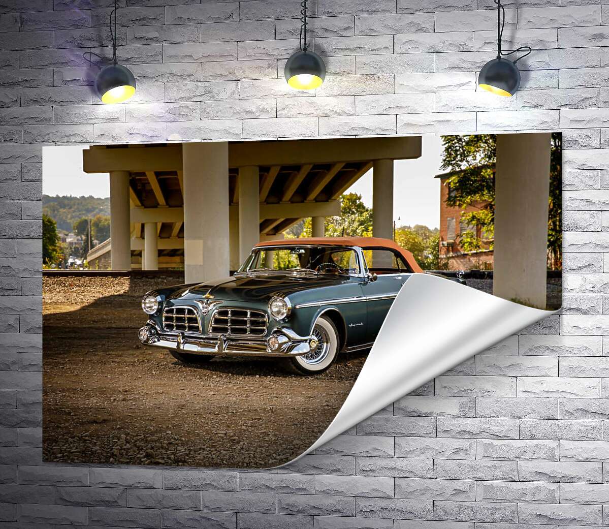 печать Темный автомобиль кабриолет Chrysler 1955 стоит в тени моста