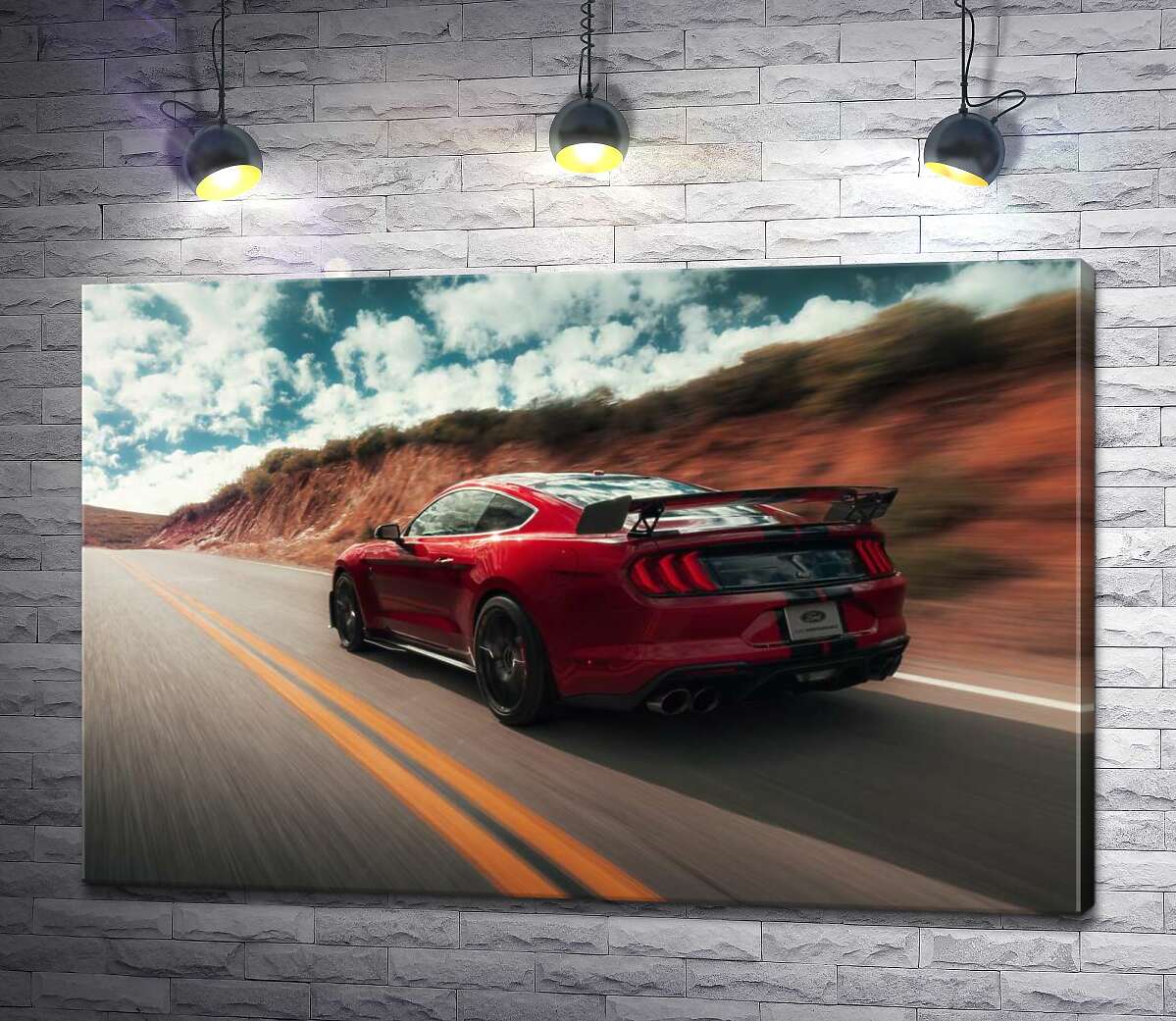 картина Яркое пятно среди пустыни: красный спортивный автомобиль Ford Mustang Shelby GT500