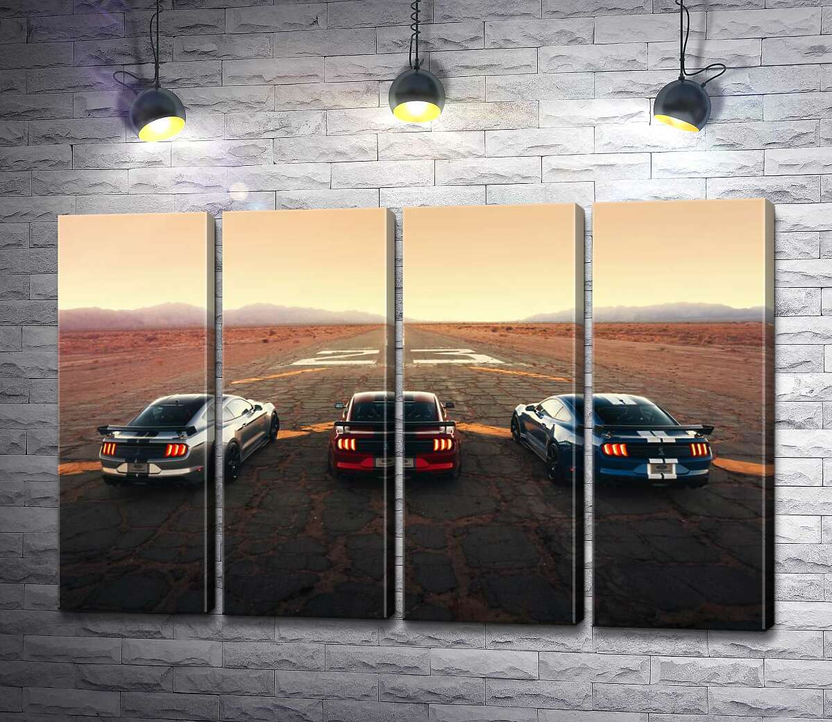 модульная картина Гоночные автомобили Ford Mustang Shelby GT500 на старой дороге (Модуль №24)