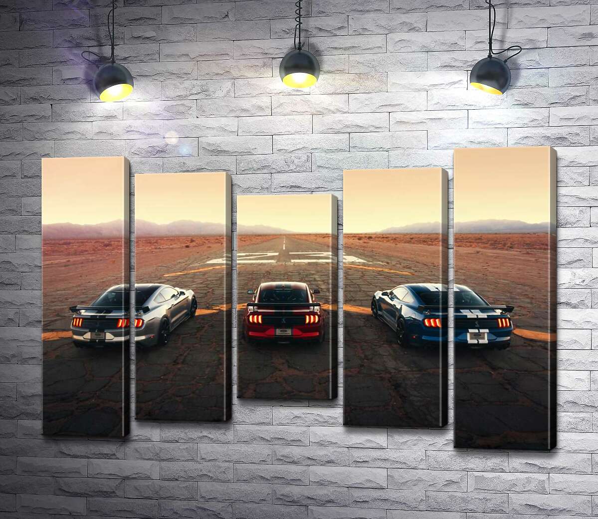 модульная картина Гоночные автомобили Ford Mustang Shelby GT500 на старой дороге (Модуль №27)