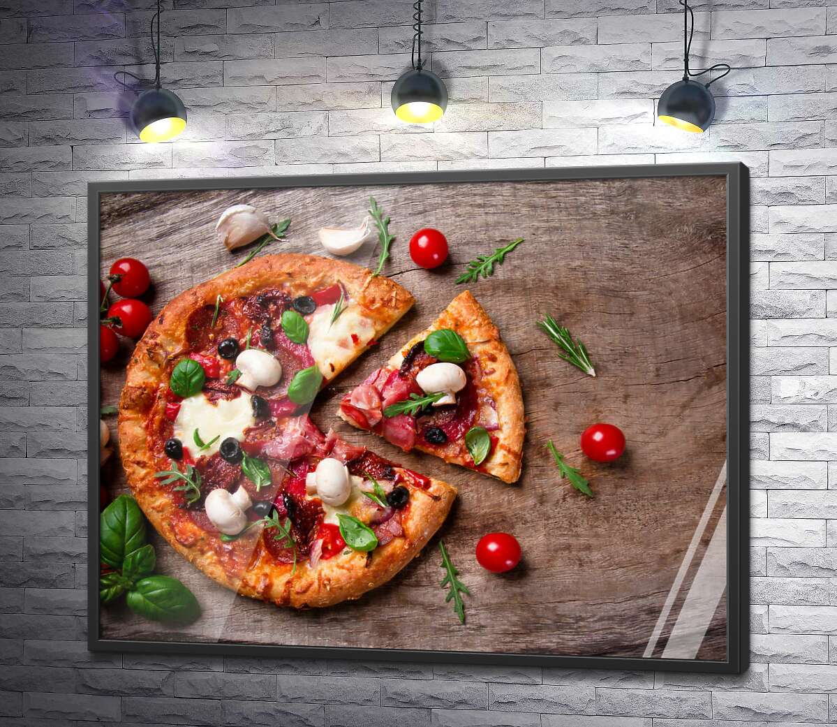 постер Хрустящая пицца с грибами, моцареллой и беконом