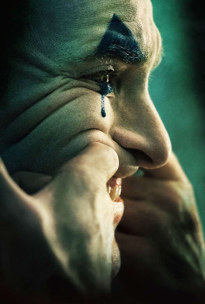 картина-постер Джокер (Joker) сквозь слезы натягивает улыбку на лицо