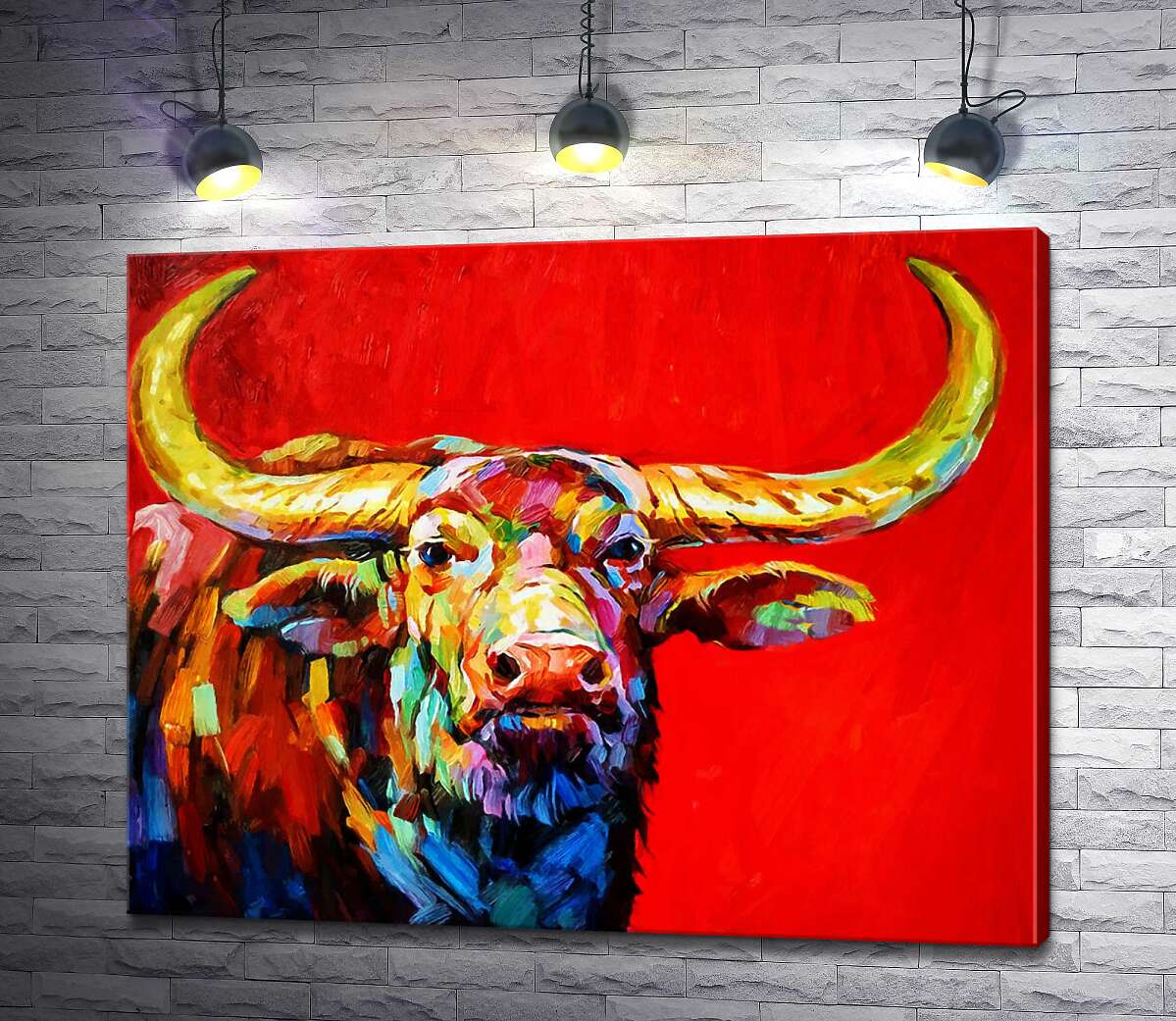 картина Золотые оттенки рогов буйвола в контрасте с красным фоном