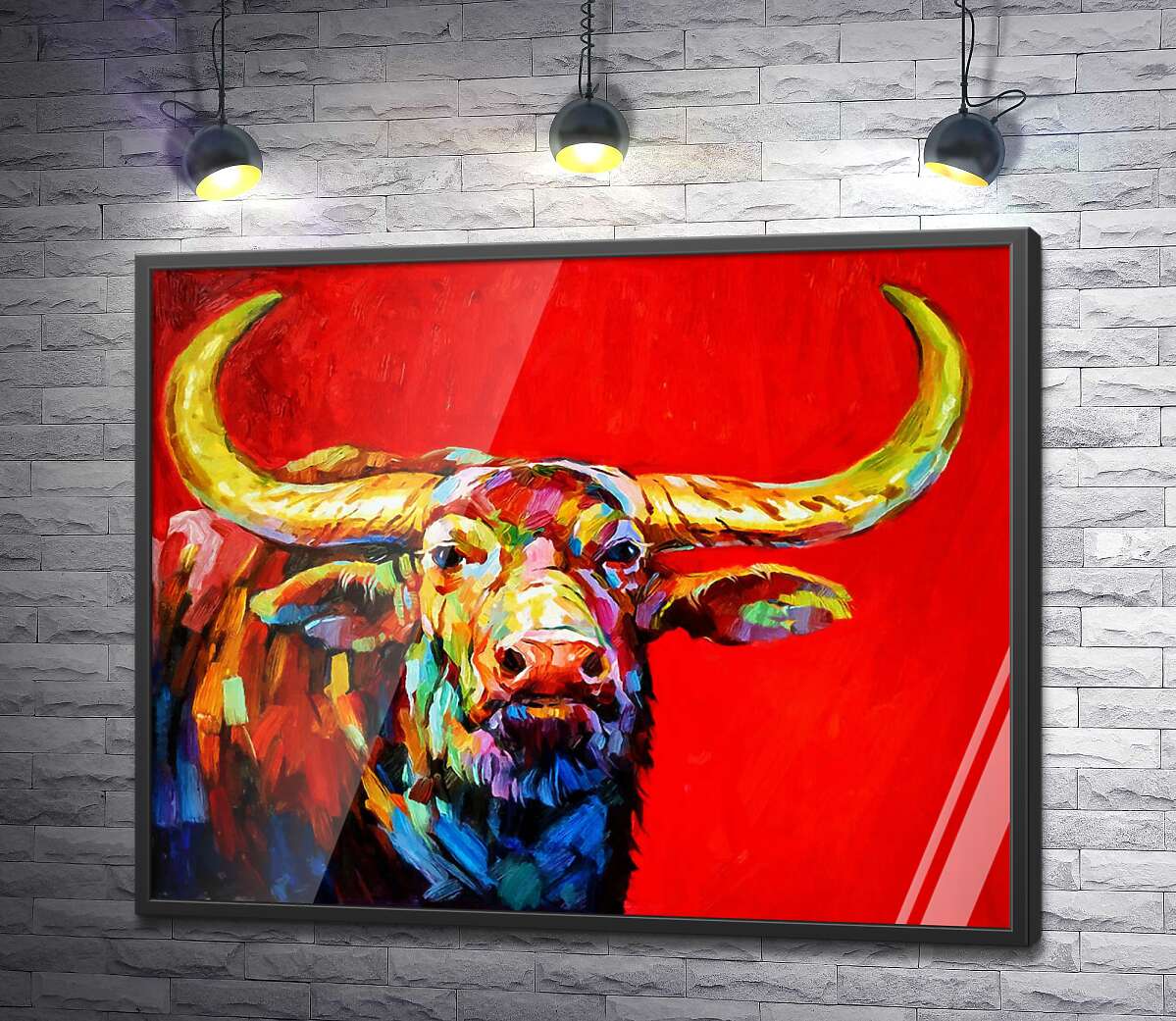 постер Золотые оттенки рогов буйвола в контрасте с красным фоном