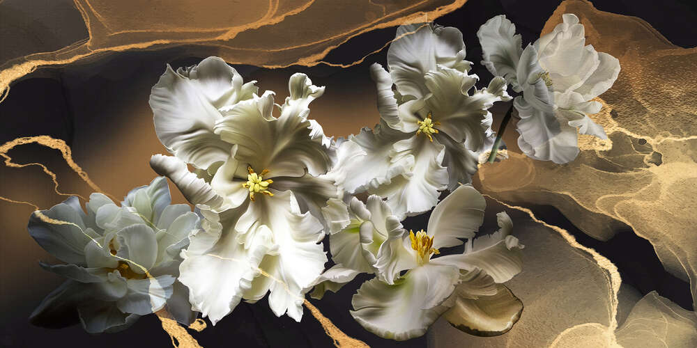 картина-постер Кудрявые лепестки белых тюльпанов на фоне мраморного узора