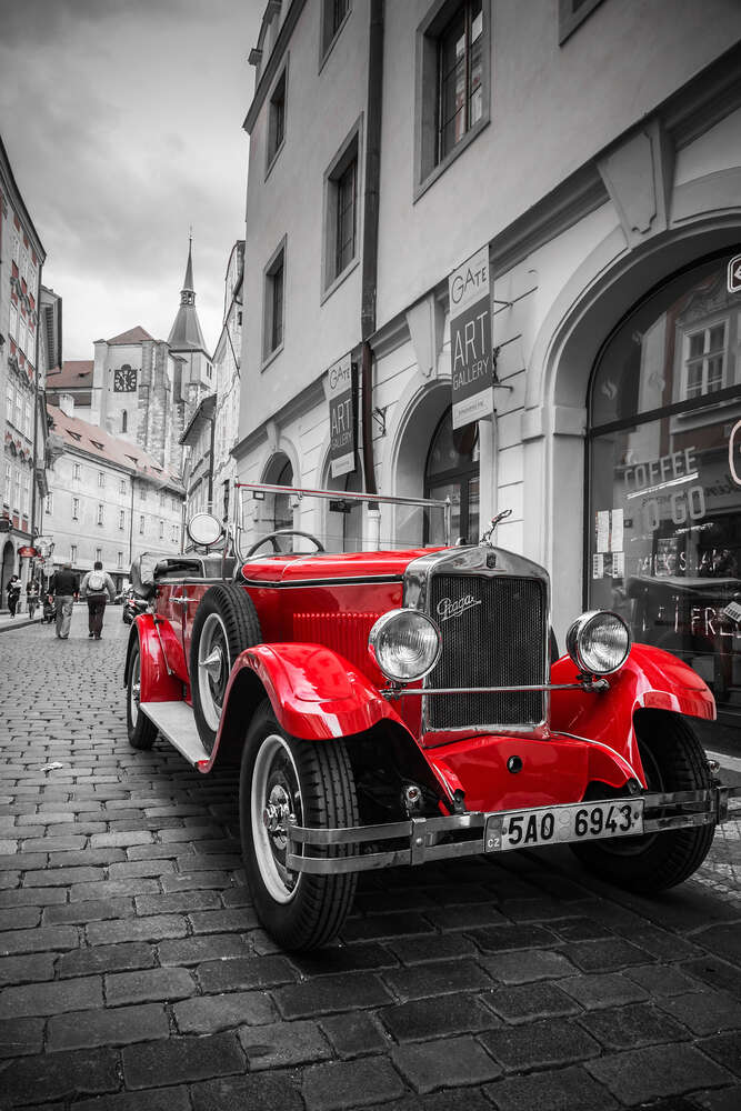 картина-постер Червона яскравість ретро-автомобіля Praga Alfa на вулицях Праги