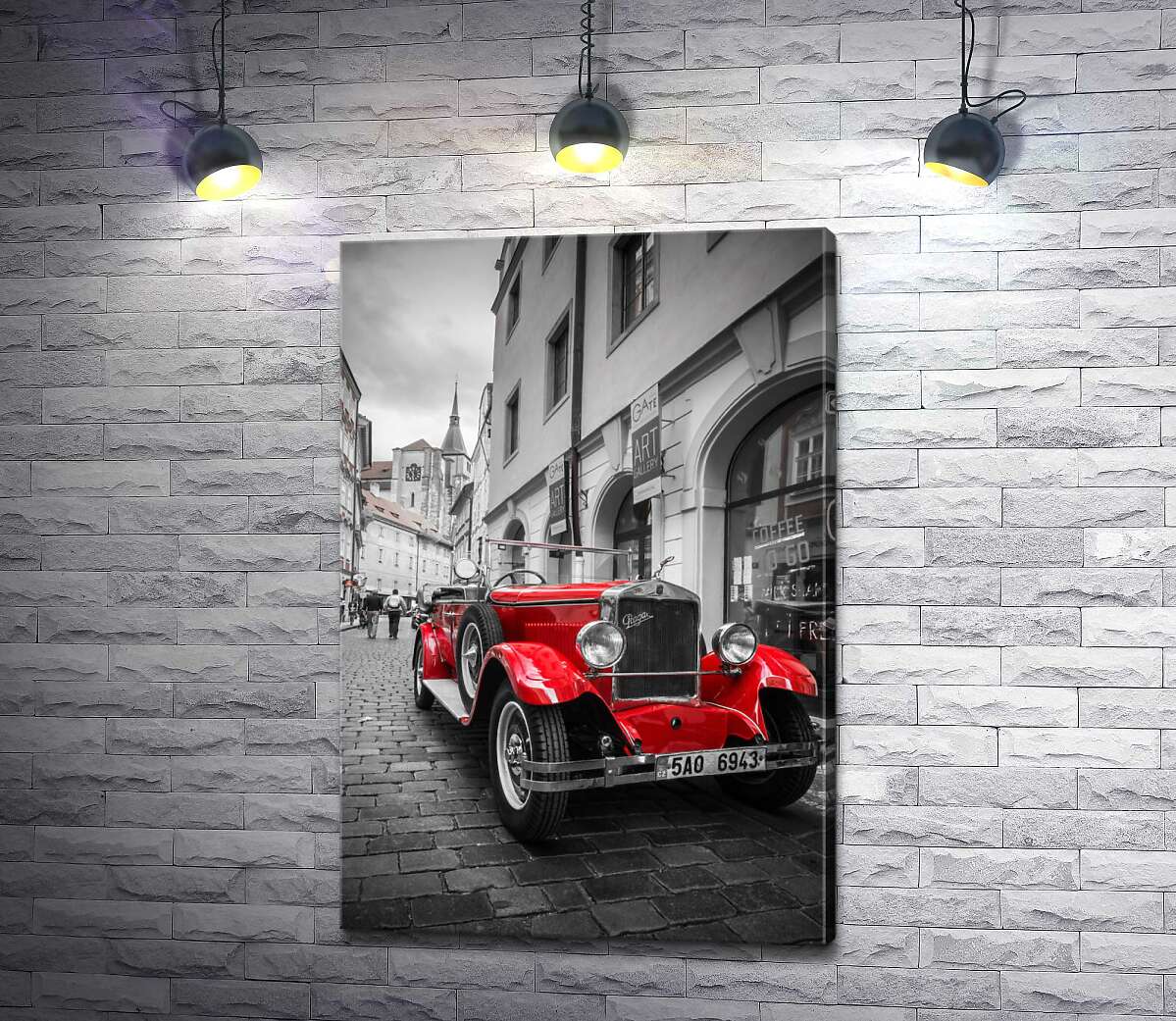 картина Красная яркость ретро-автомобиля Praga Alfa на улицах Праги