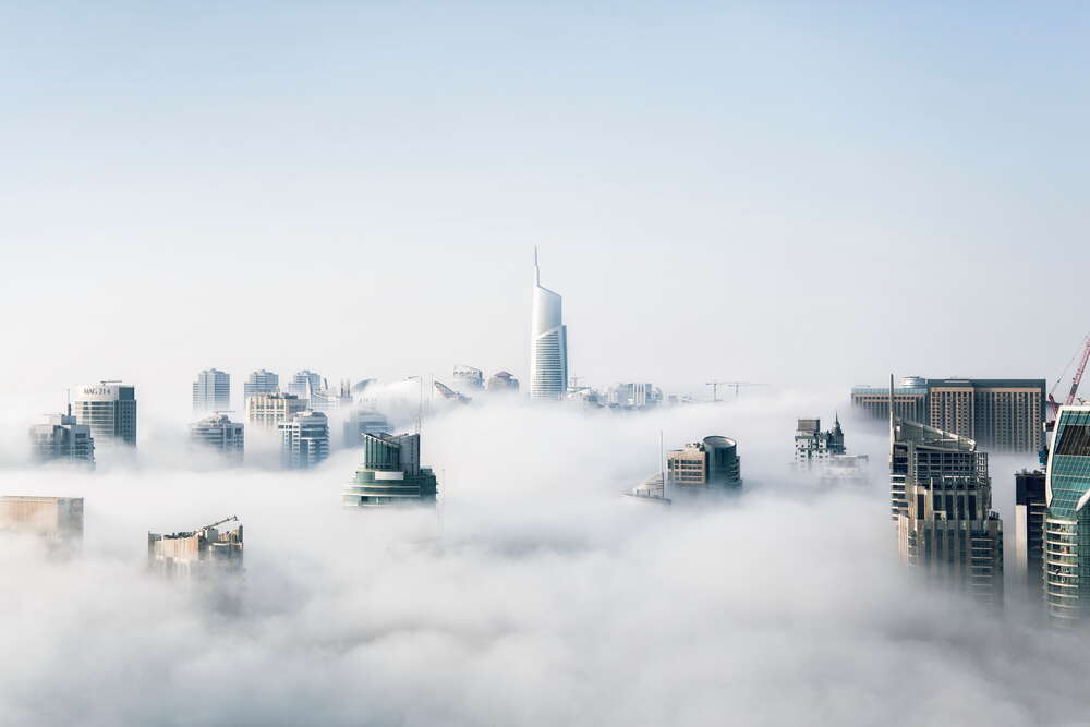 картина-постер Мягкое покрывало тумана опустилось на утренний Дубай (Dubai)