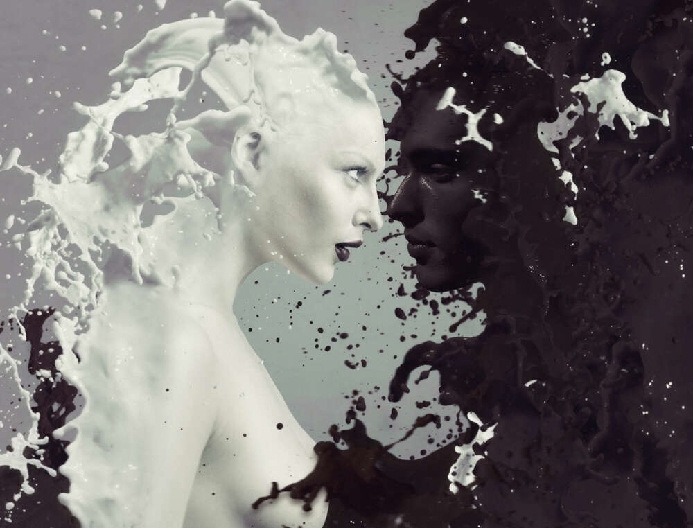 картина-постер Поєднання закоханих в чорно-білих бризках