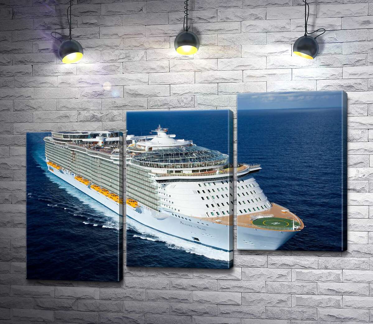 модульная картина Allure of Seas - круизное судно на полной скорости разрезает синюю водную гладь (Модуль №14)