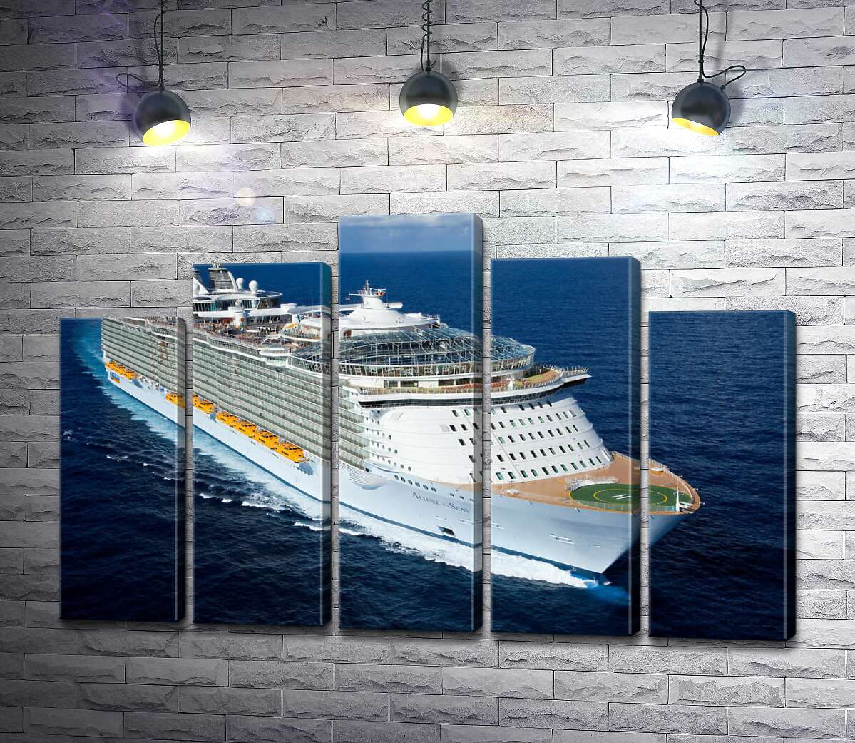 модульная картина Allure of Seas - круизное судно на полной скорости разрезает синюю водную гладь (Модуль №29)