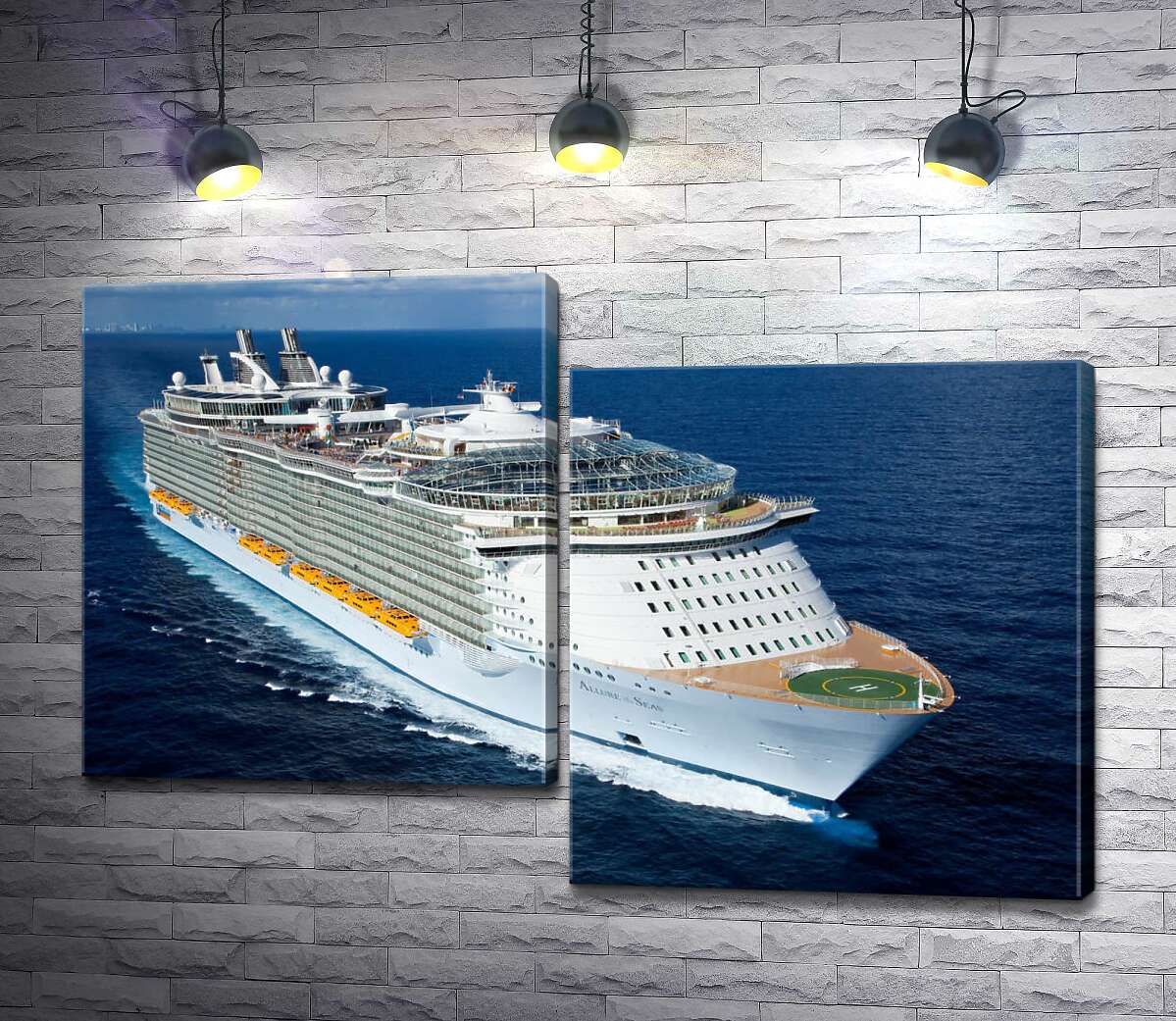 модульная картина Allure of Seas - круизное судно на полной скорости разрезает синюю водную гладь (Модуль №9)