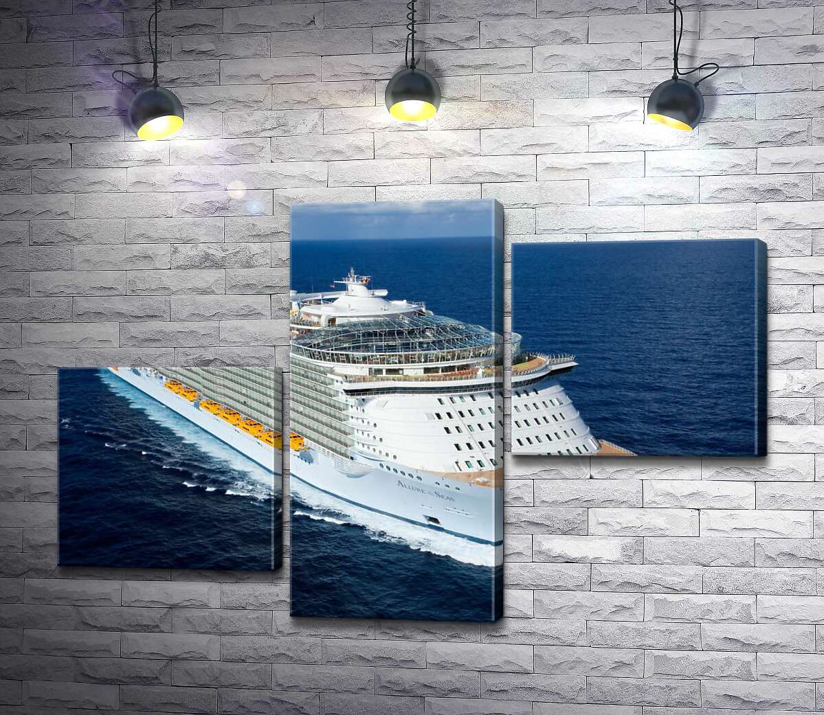 модульная картина Allure of Seas - круизное судно на полной скорости разрезает синюю водную гладь (Модуль №12)