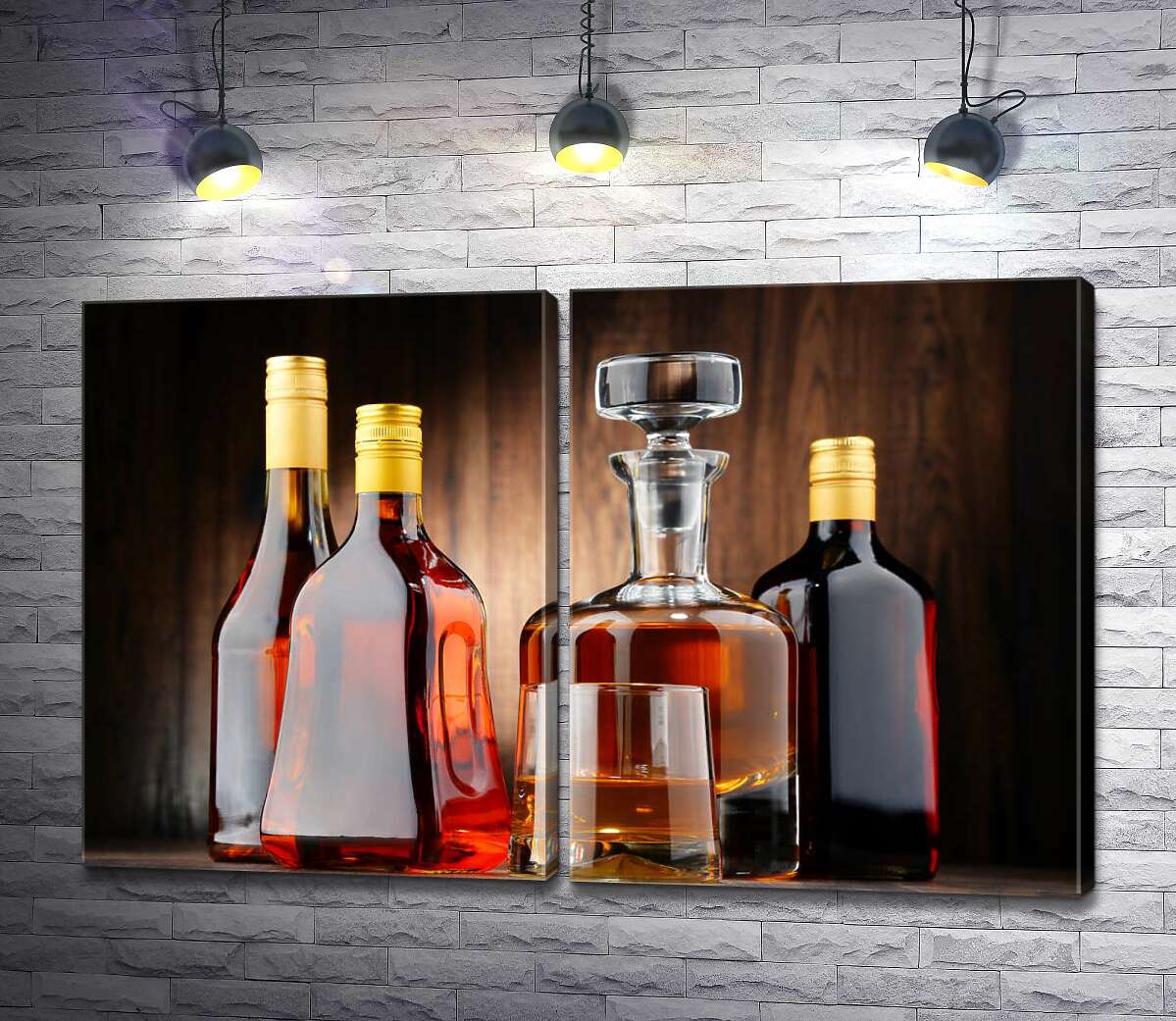 модульная картина Медовые оттенки крепкого алкоголя в стеклянных бутылках