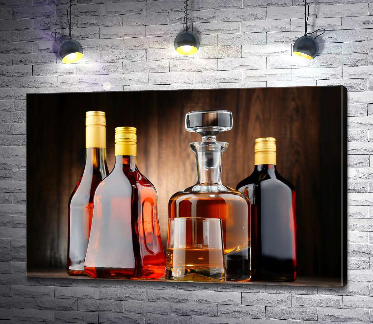 картина Медові відтінки міцного алкоголю в скляних пляшках