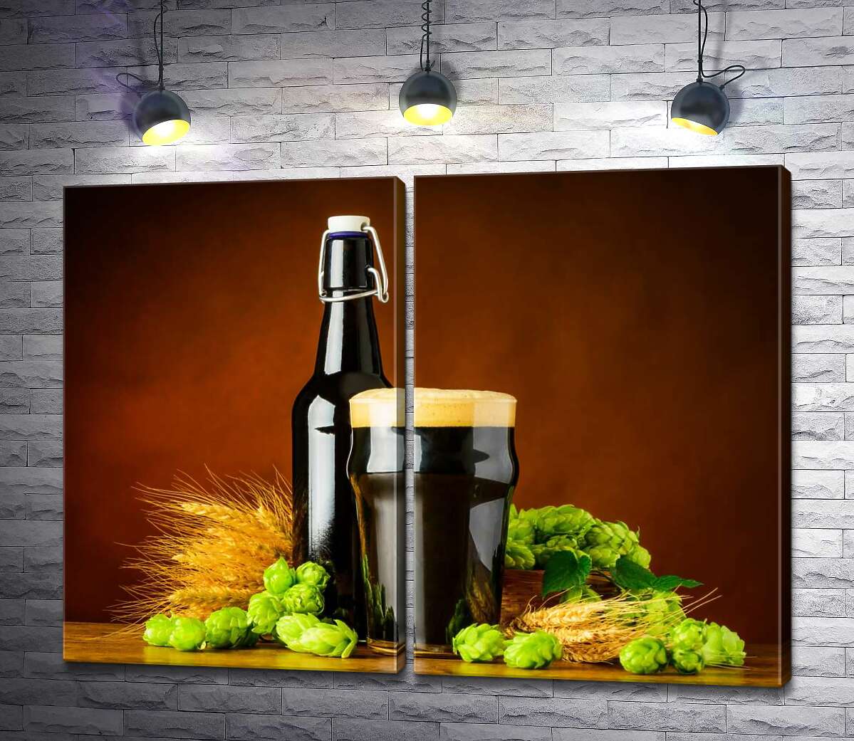 модульная картина Бутылка рядом с бокалом черного пива в окружении хмеля и пшеницы