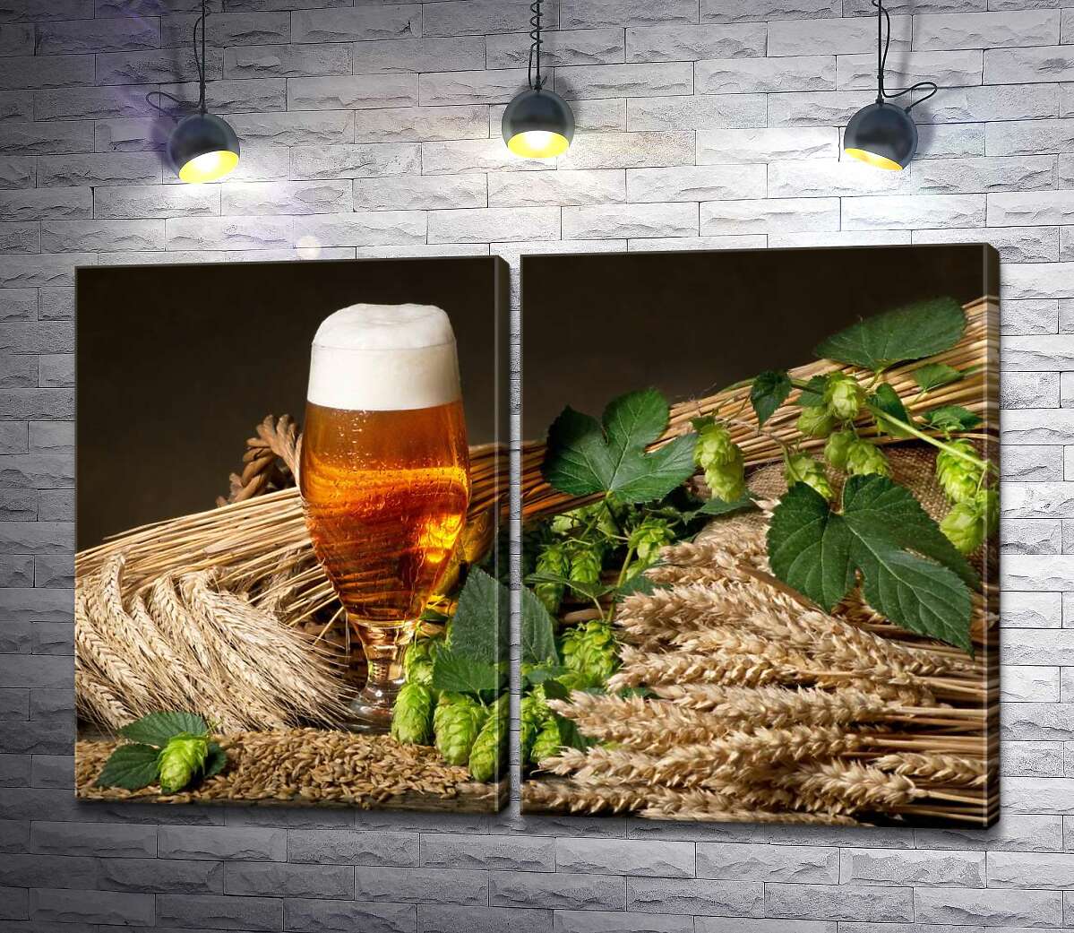 модульна картина Келих бурштинового пива серед снопів пшениці, ячменю та зелених голівок хмелю