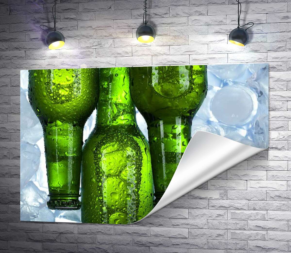 друк Прозорі краплі води стікають по зеленому склу пляшок із пивом