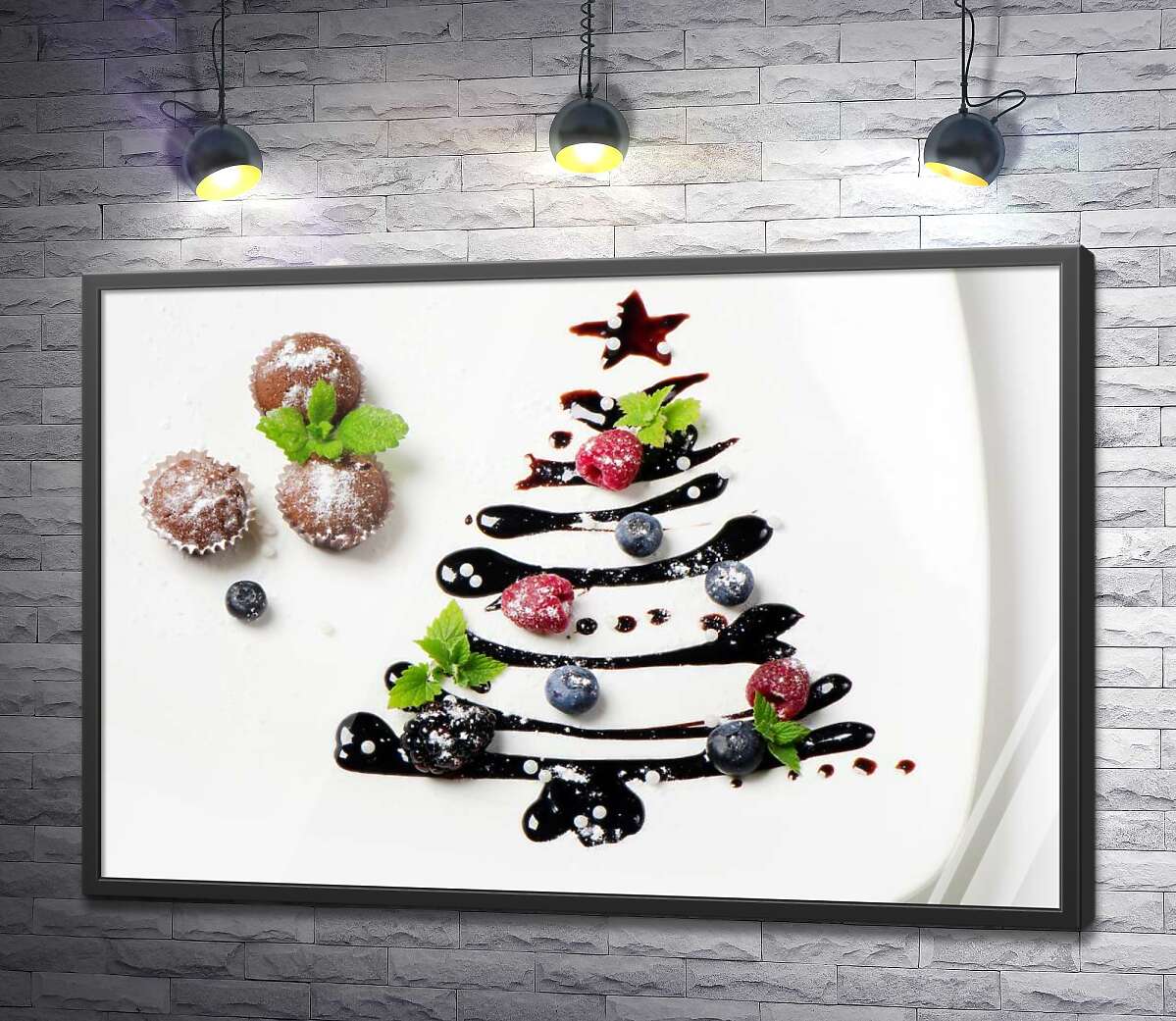 постер Шоколадная глазурь в форме елки рядом со свежими кексами