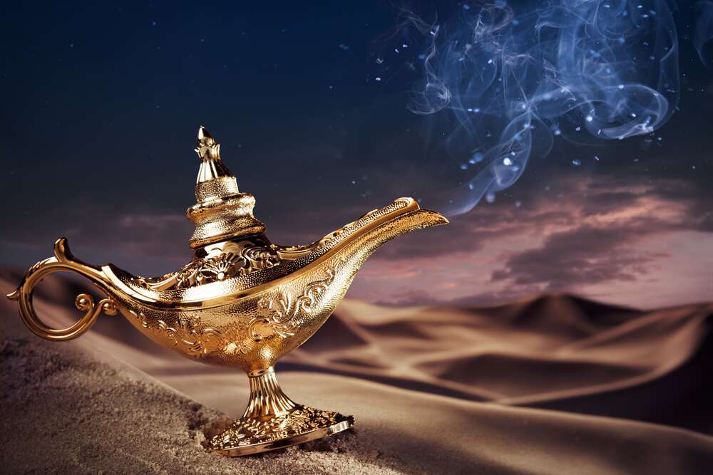 картина-постер Волшебная лампа Аладдина лежит на песке в пустыне