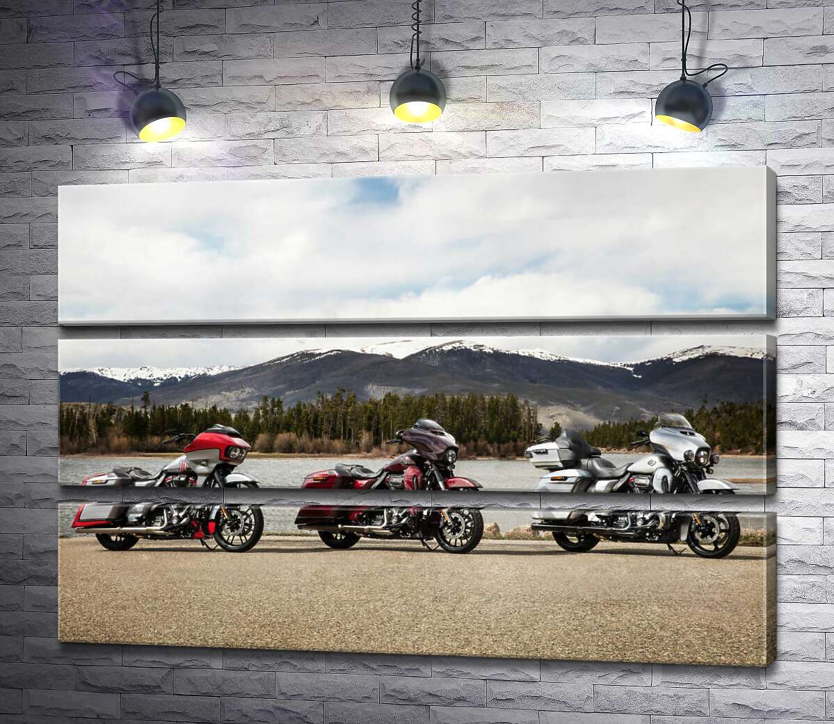 модульная картина Три мотоцикла Harley-Davidson Road Glide стоят на берегу реки (Модуль №15)
