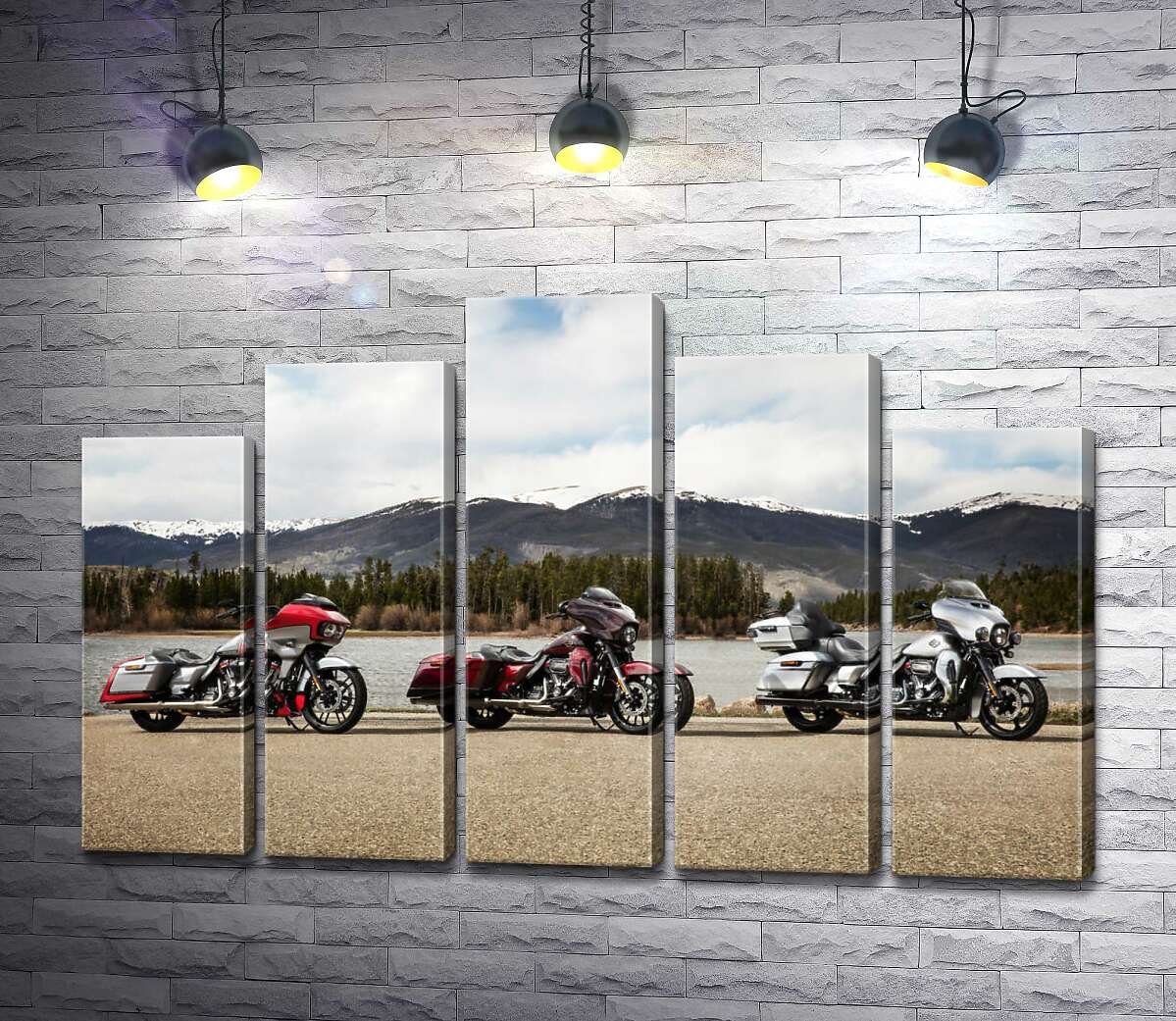 модульная картина Три мотоцикла Harley-Davidson Road Glide стоят на берегу реки (Модуль №29)