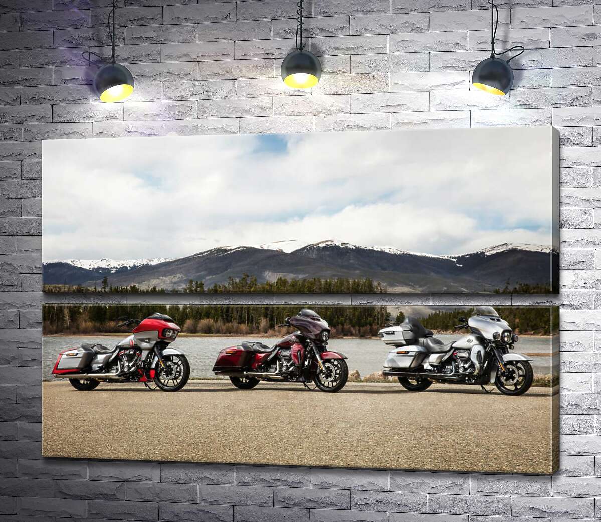 модульная картина Три мотоцикла Harley-Davidson Road Glide стоят на берегу реки (Модуль №7)
