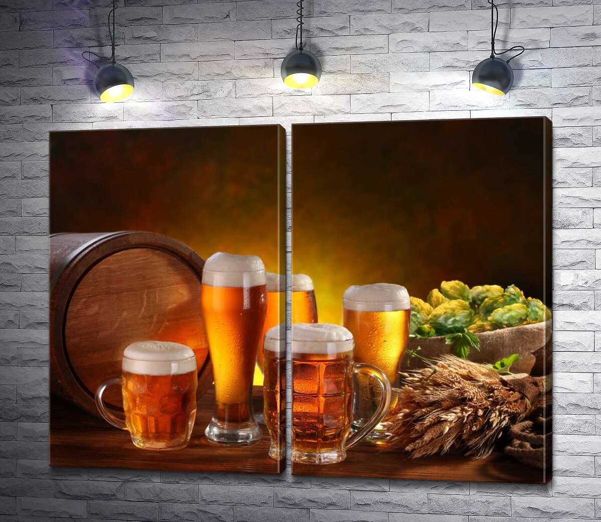 модульна картина Келихи світлого пива в оточенні хмелю, пшениці та бочки