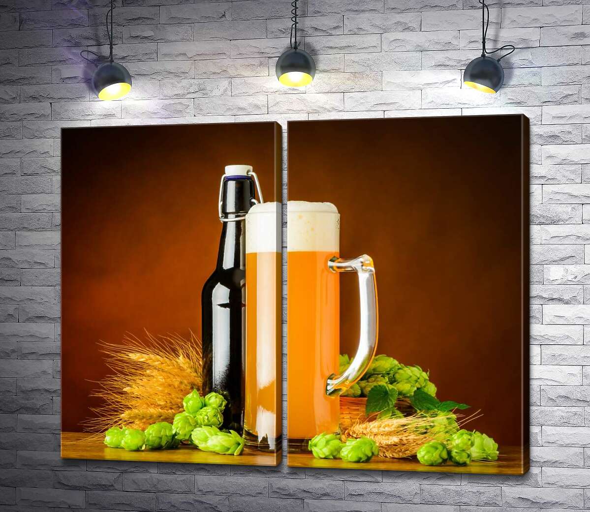 модульна картина Стрункий келих та пляшка пива поряд з колоссям пшениці та хмелем