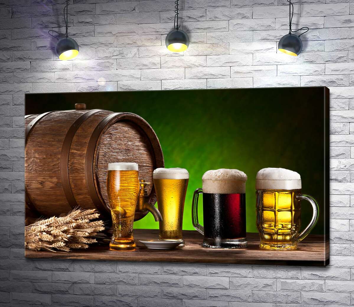 картина Різні сорти пива піняться в прозорих келихах біля бочки