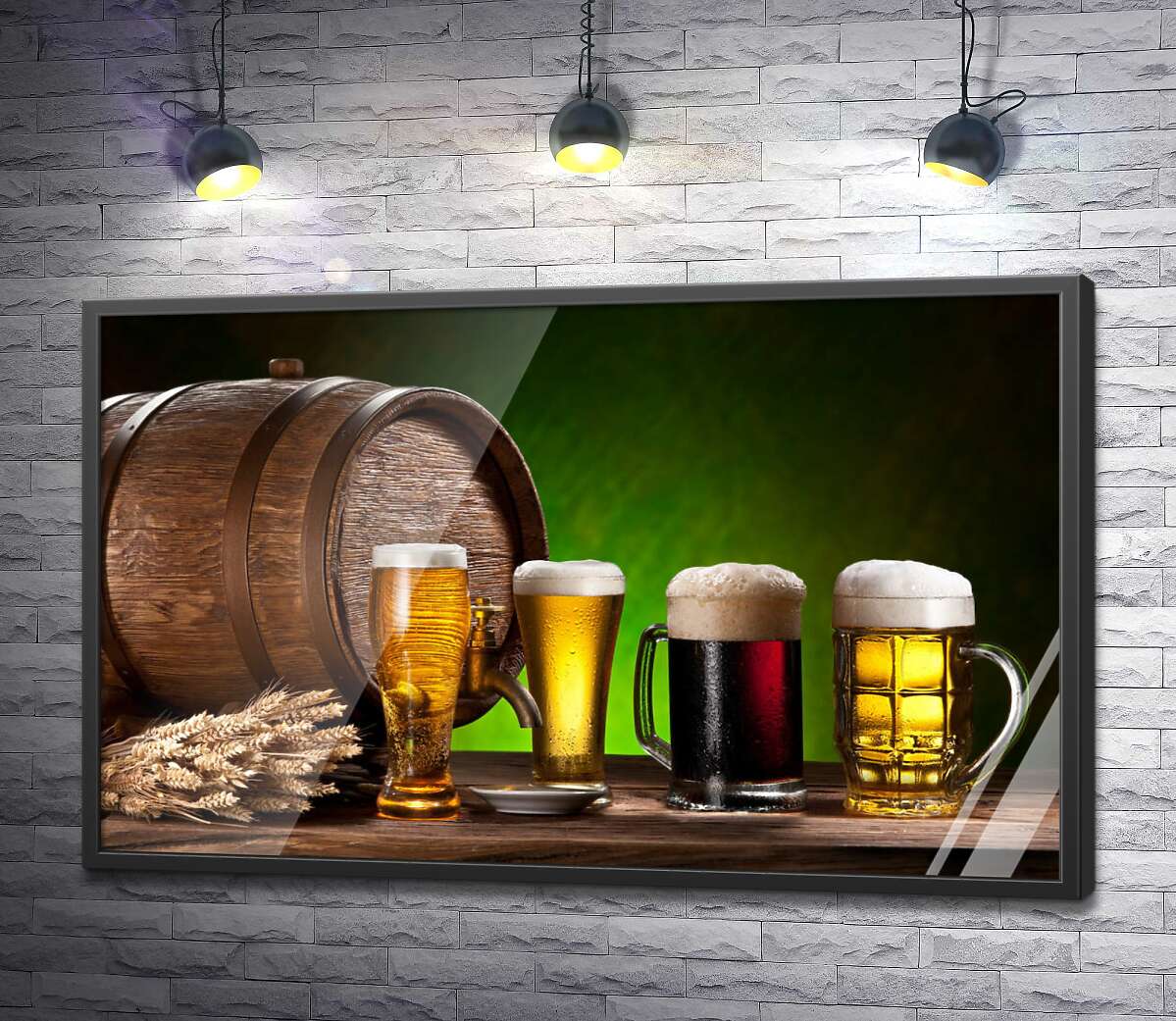 постер Різні сорти пива піняться в прозорих келихах біля бочки