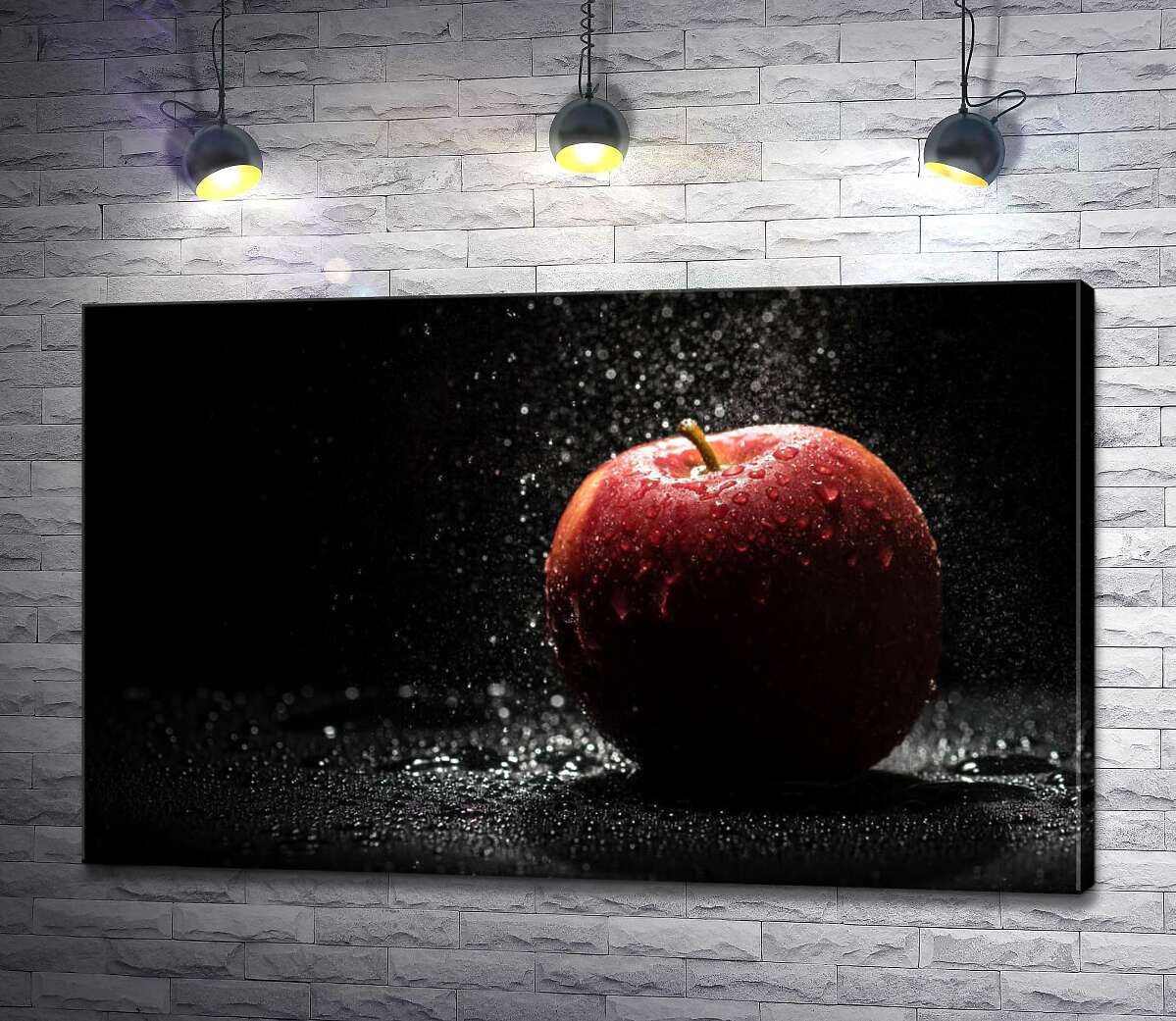 картина Прозрачные капли воды падают на красную поверхность яблока