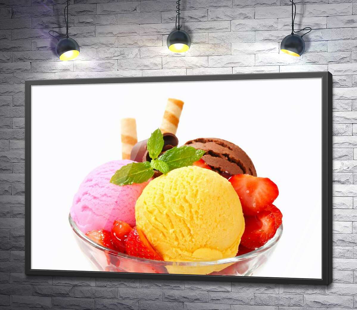 постер Кольорові кульки морозива з шматочками полуниці, шоколадом та м'ятою