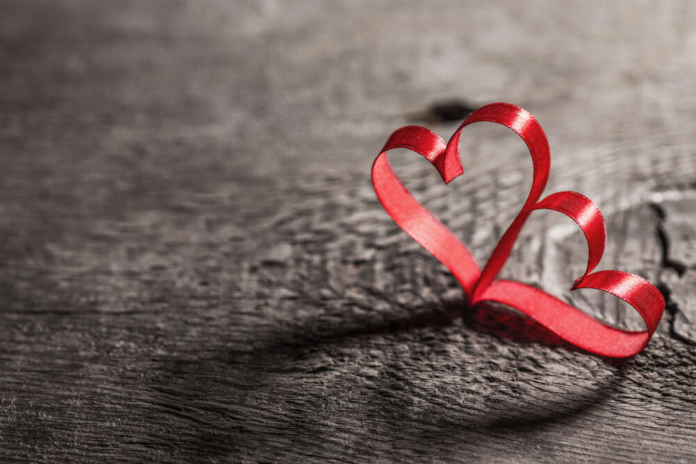 картина-постер Поєднання двох сердець із червоної стрічки