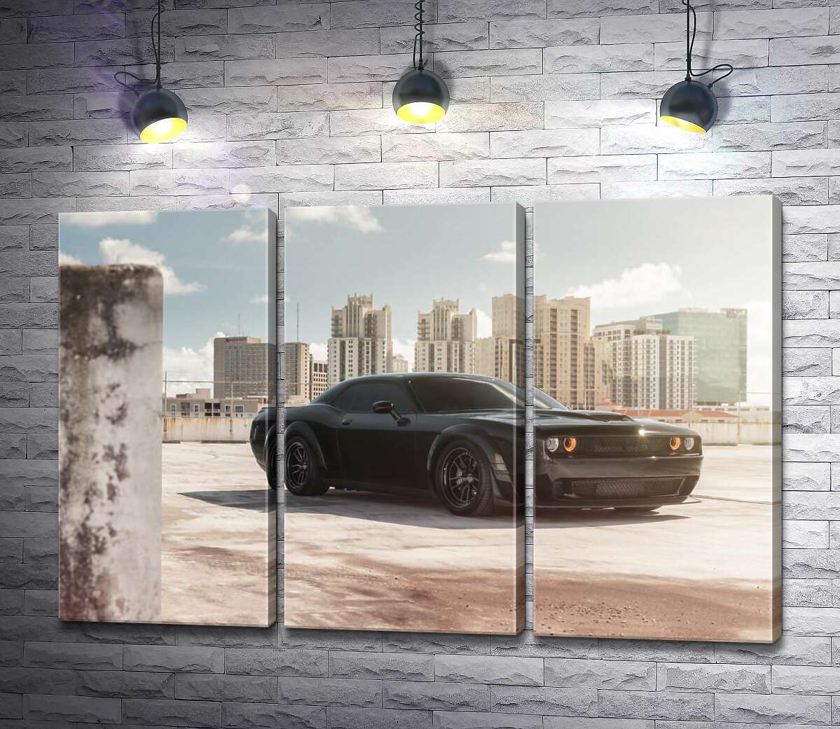 модульная картина Черный автомобиль Dodge Challenger Hellcat на фоне домов (Модуль №2)