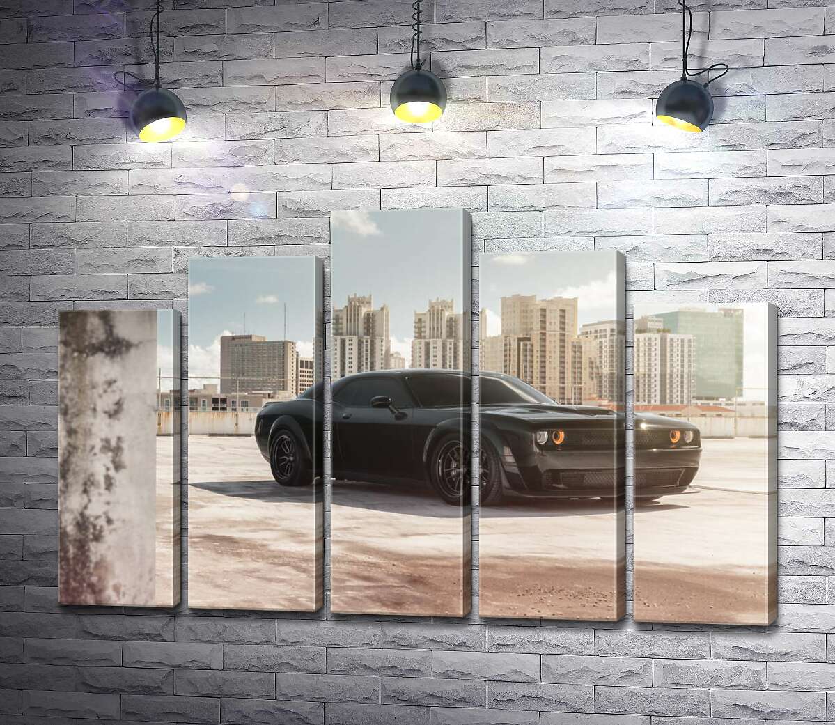 модульная картина Черный автомобиль Dodge Challenger Hellcat на фоне домов (Модуль №29)