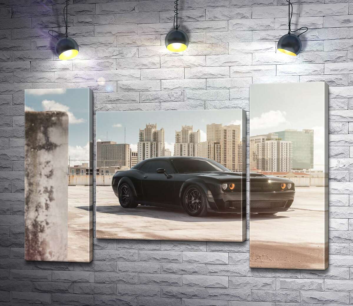 модульна картина Чорний автомобіль Dodge Challenger Hellcat на фоні будинків (Модуль №11)