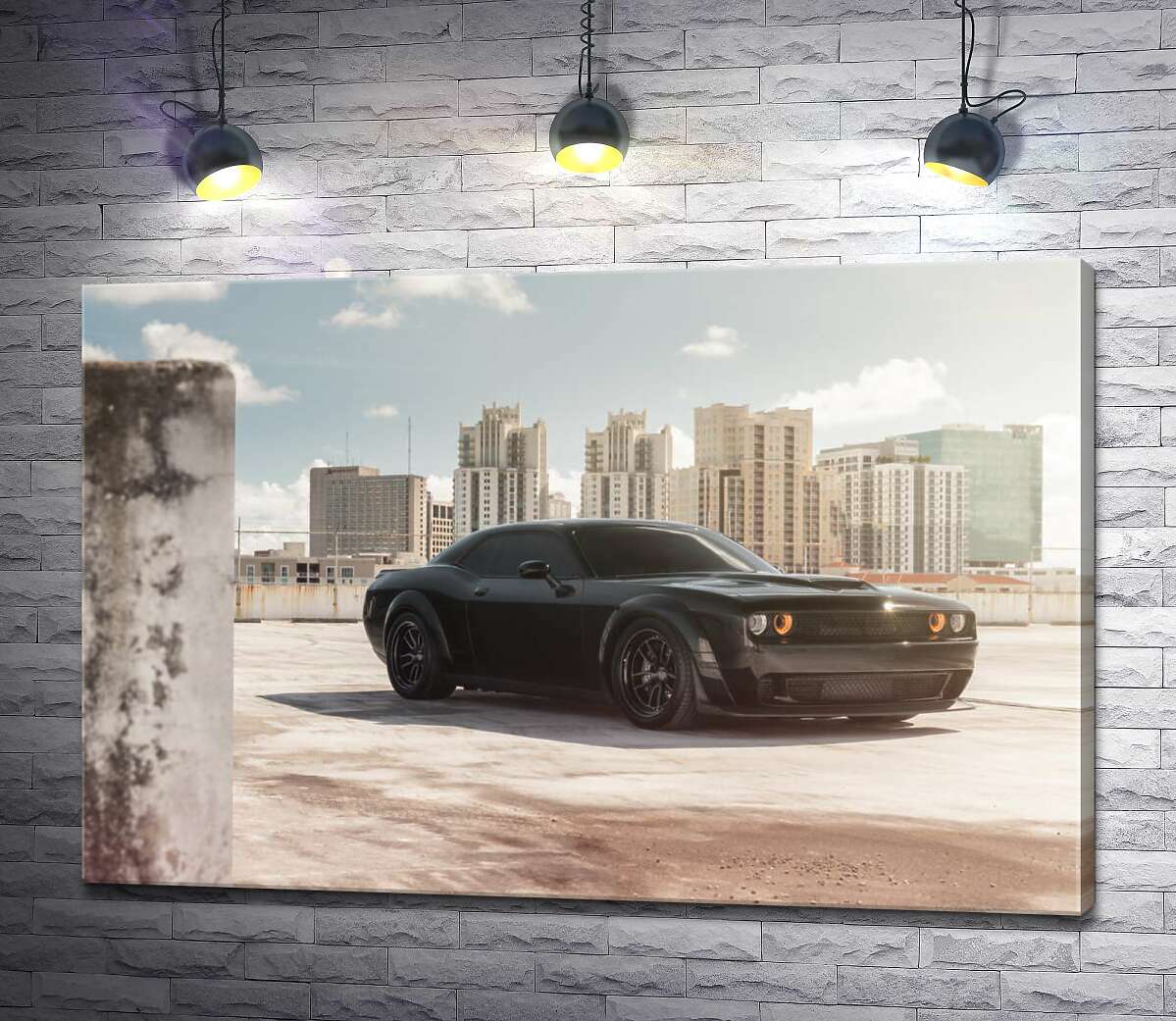 картина Черный автомобиль Dodge Challenger Hellcat на фоне домов