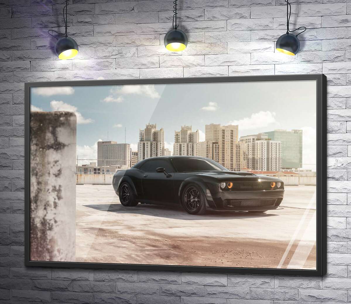 постер Чорний автомобіль Dodge Challenger Hellcat на фоні будинків