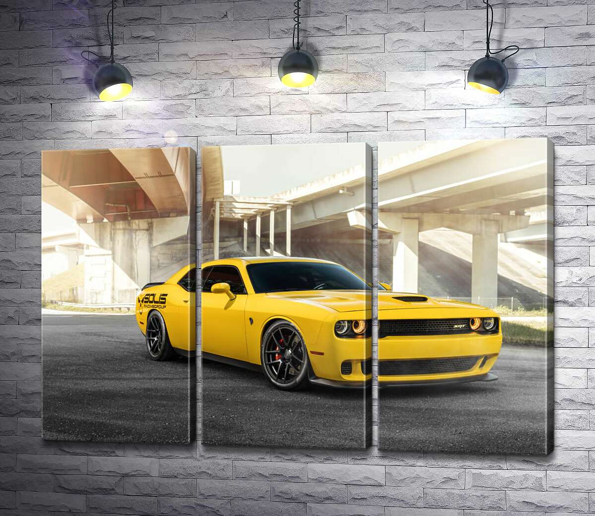 модульная картина Желтый автомобиль Dodge Challenger Hellcat остановился под мостом