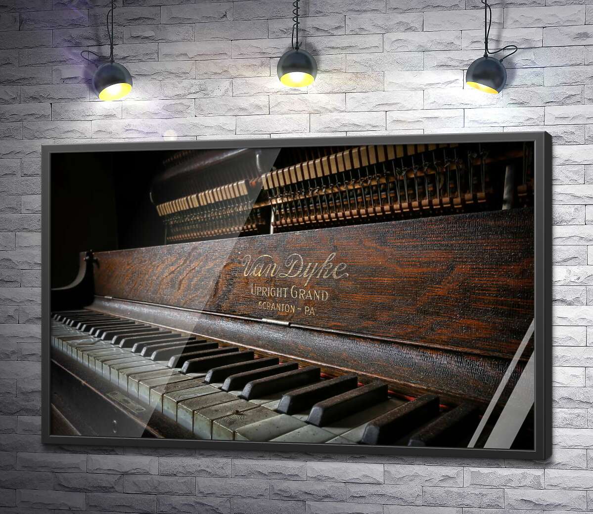 постер Стёртые клавиши винтажного фортепиано