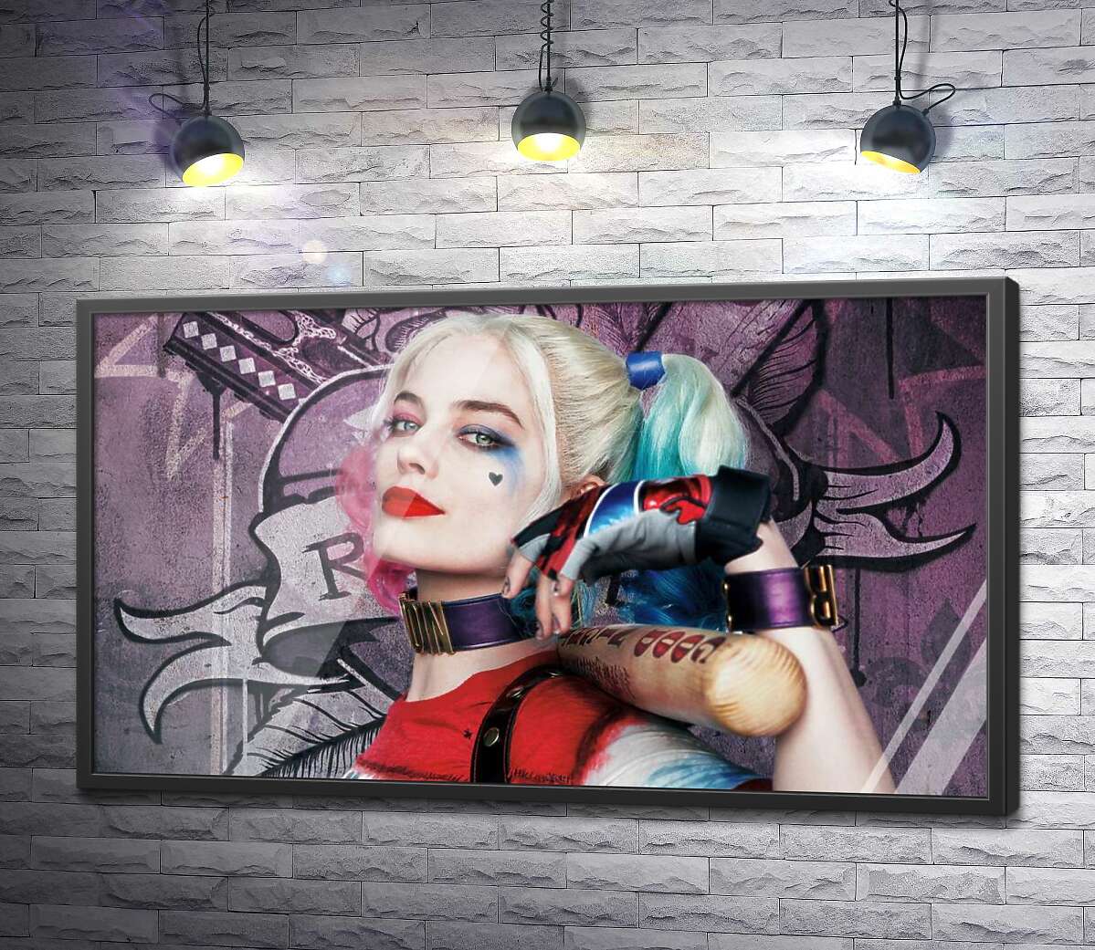 постер Яскрава Марго Роббі (Margot Robbie) в образі провокативної Гарлі Квінн