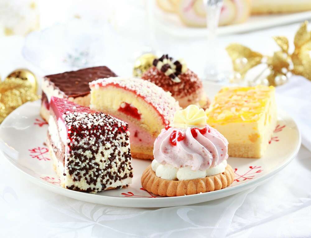 картина-постер Асорті солодких кексів та тістечок