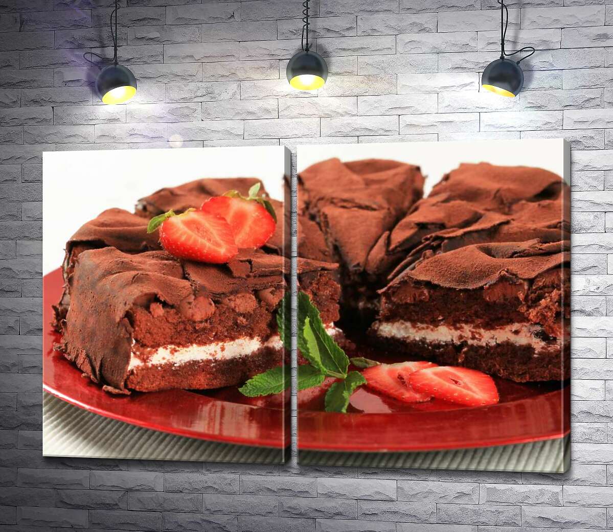 модульная картина Шоколадно-клубничный торт со сливочным кремом