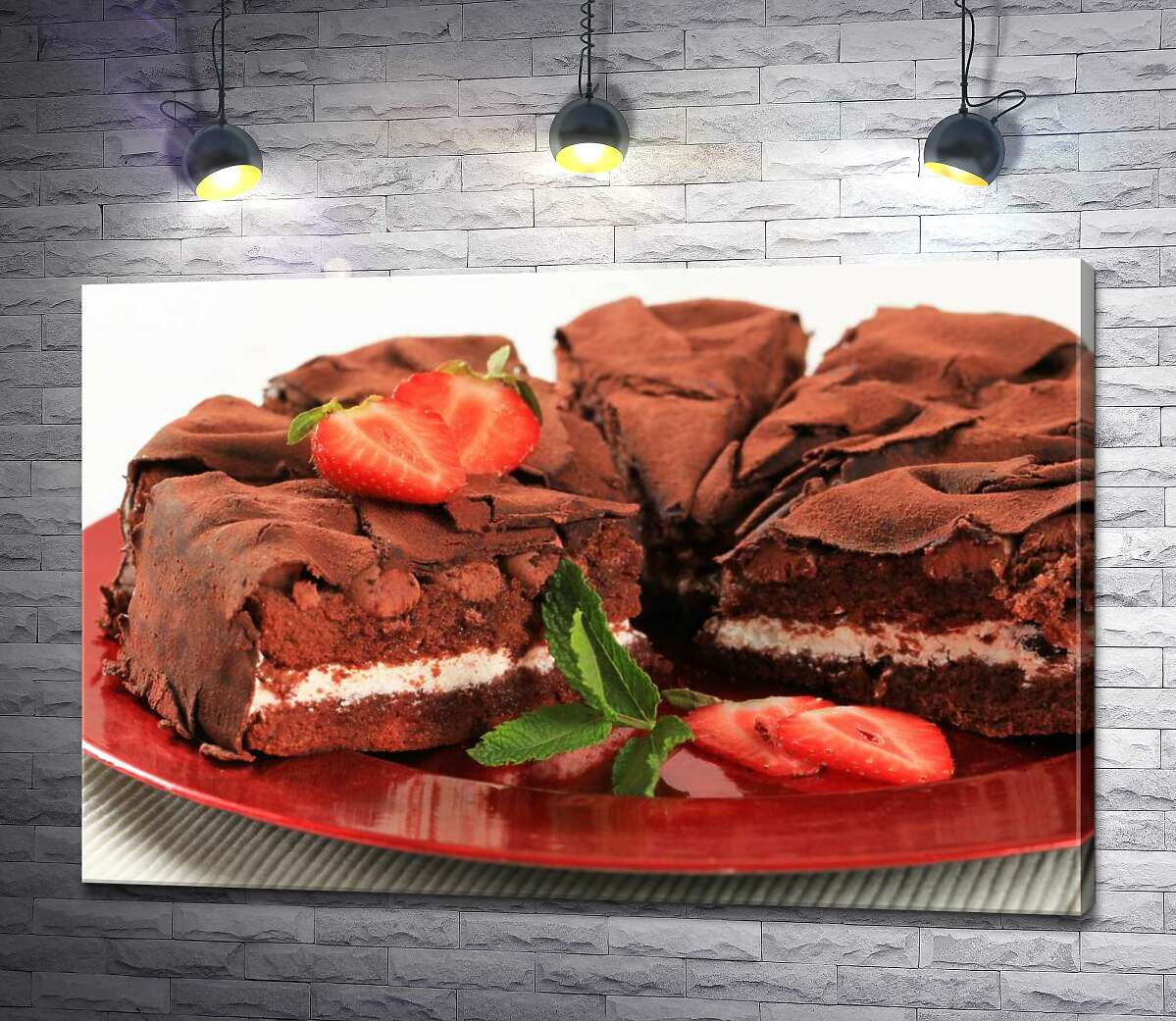 картина Шоколадно-клубничный торт со сливочным кремом