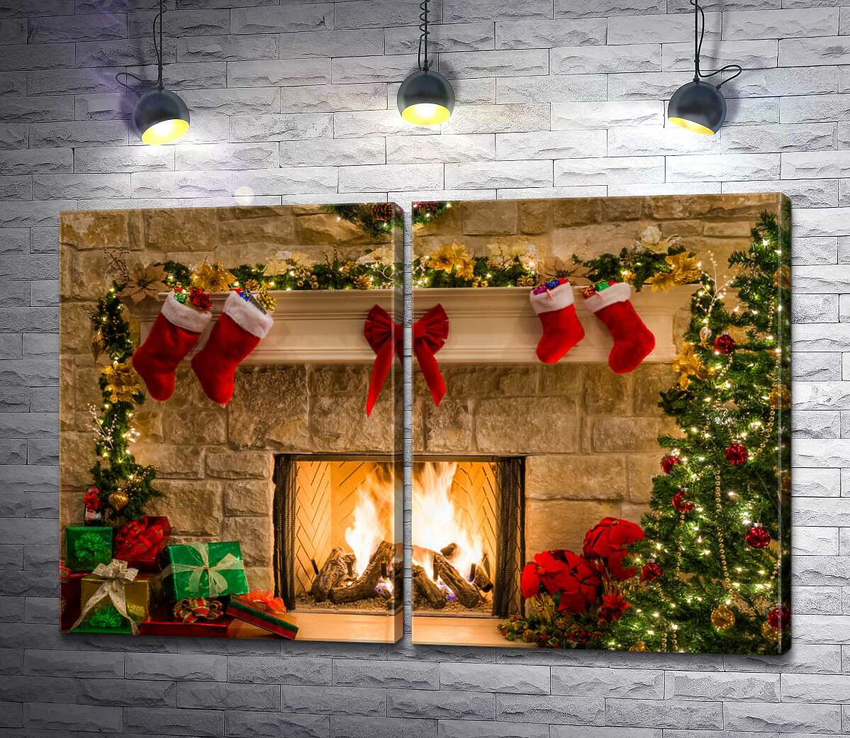 модульна картина Святкова ялинка біля теплого каміна з різдвяними шкарпетками та подарунками