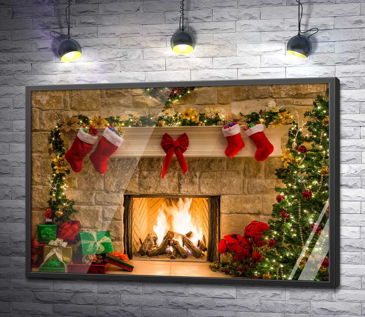 постер Праздничная елка у теплого камина с рождественскими носками и подарками