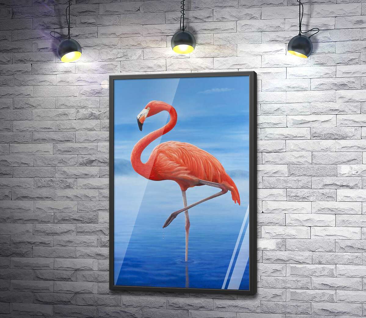 постер Розовый фламинго стоит на одной ноге в голубой воде