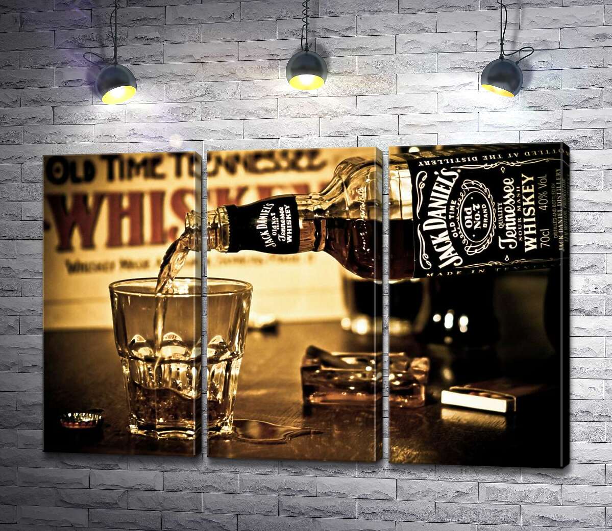 модульна картина Золотистий віскі "Jack Daniel's" ллється у склянку